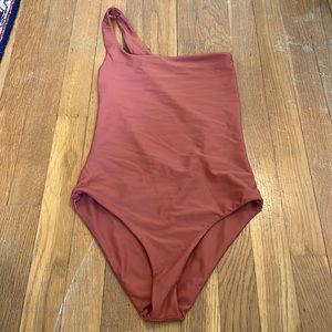 Jade swim evolve sing shoulder one piece bathing suit